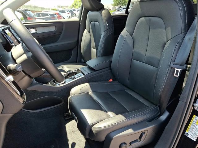 2024 Volvo XC40 B5 Plus Dark Theme