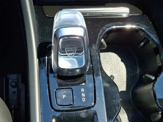2024 Volvo XC40 B5 Plus Dark Theme