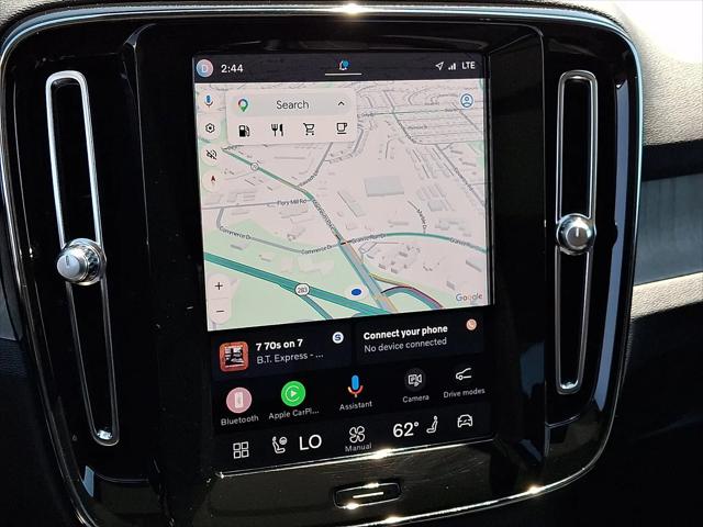 2024 Volvo XC40 B5 Plus Dark Theme