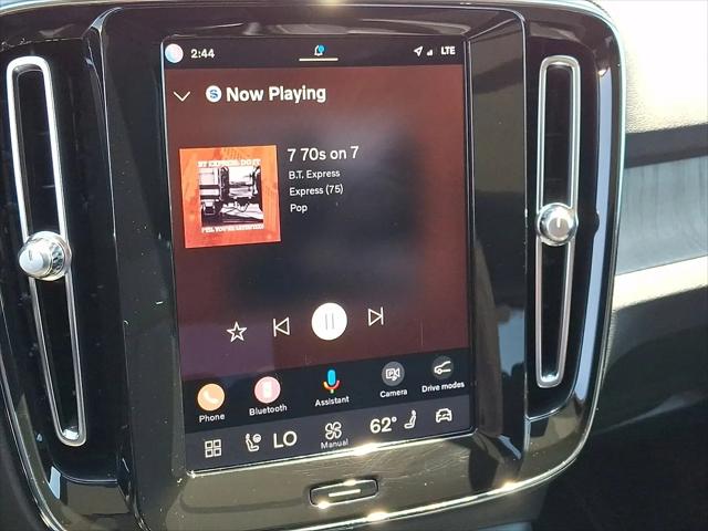 2024 Volvo XC40 B5 Plus Dark Theme