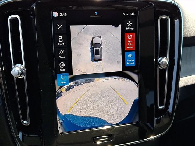 2024 Volvo XC40 B5 Plus Dark Theme