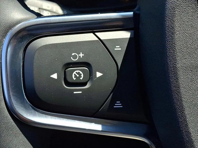 2024 Volvo XC40 B5 Plus Dark Theme