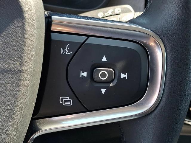 2024 Volvo XC40 B5 Plus Dark Theme