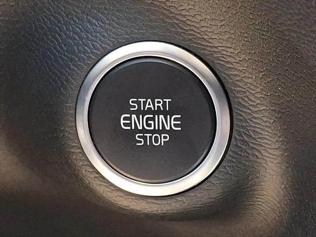 2024 Volvo XC40 B5 Plus Dark Theme