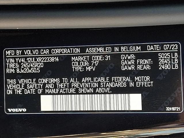 2024 Volvo XC40 B5 Plus Dark Theme