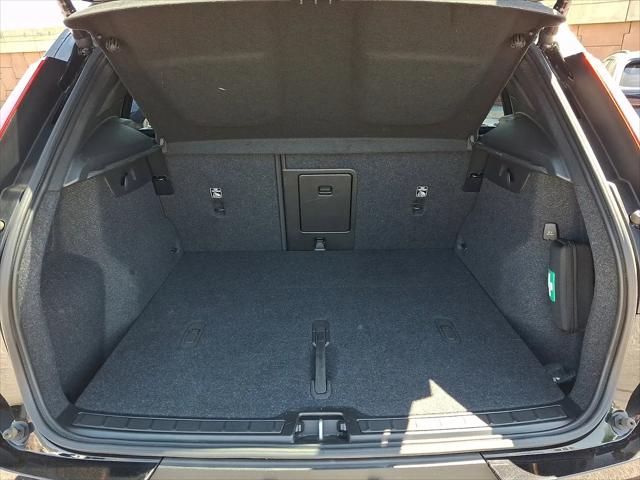 2024 Volvo XC40 B5 Plus Dark Theme