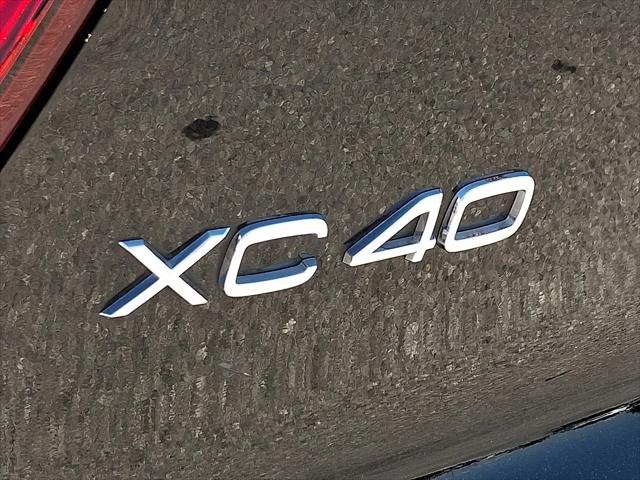 2024 Volvo XC40 B5 Plus Dark Theme