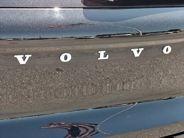2024 Volvo XC40 B5 Plus Dark Theme