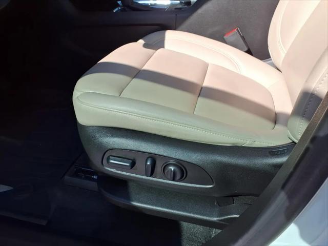 2023 Chevrolet Traverse FWD LT Leather