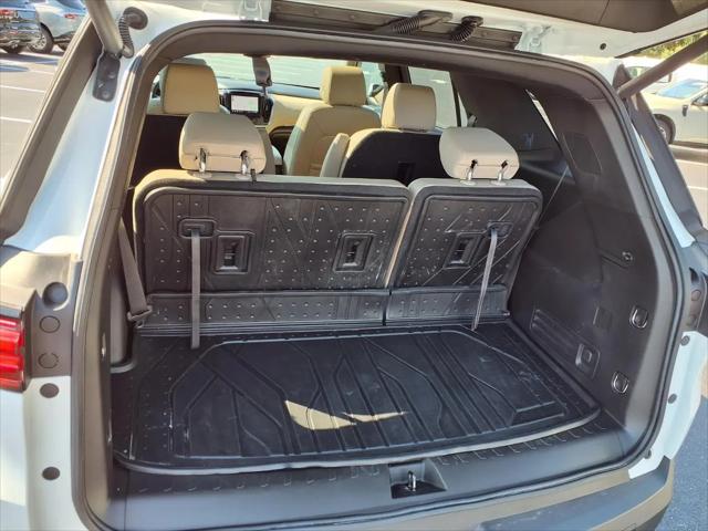 2023 Chevrolet Traverse FWD LT Leather