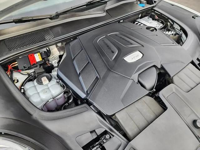 2022 Porsche Cayenne Platinum Edition