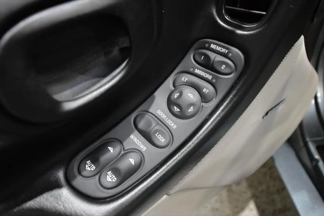 2004 Chevrolet Corvette Base