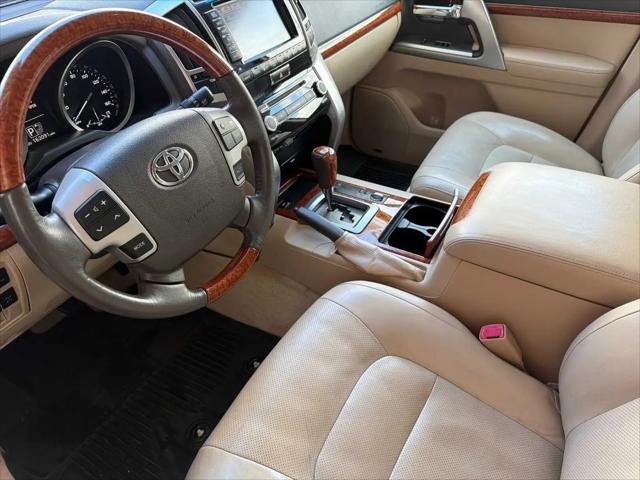 2013 Toyota Land Cruiser V8