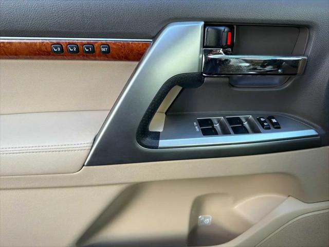 2013 Toyota Land Cruiser V8
