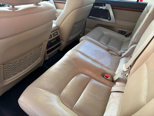 2013 Toyota Land Cruiser V8