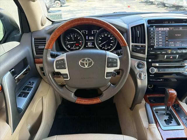 2013 Toyota Land Cruiser V8