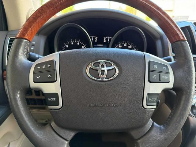 2013 Toyota Land Cruiser V8