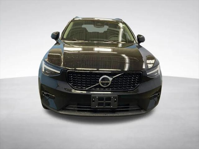 2026 Volvo XC40 Plus, B5 AWD Gas (mild hybrid), Dark
