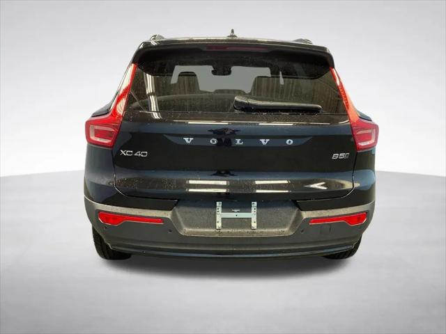 2026 Volvo XC40 Plus, B5 AWD Gas (mild hybrid), Dark