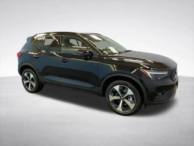 2026 Volvo XC40 Plus, B5 AWD Gas (mild hybrid), Dark