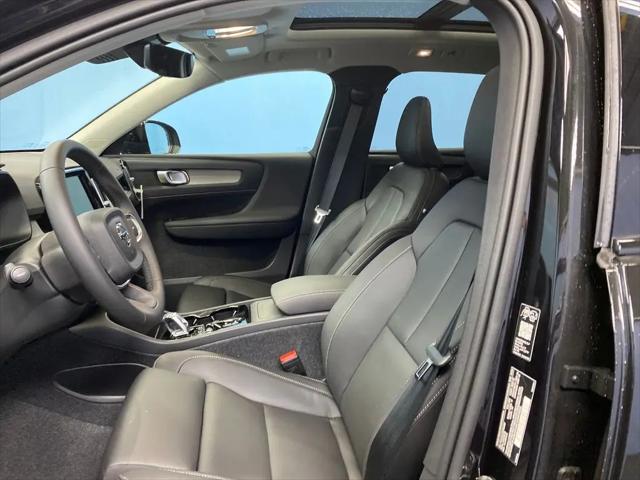 2026 Volvo XC40 Plus, B5 AWD Gas (mild hybrid), Dark