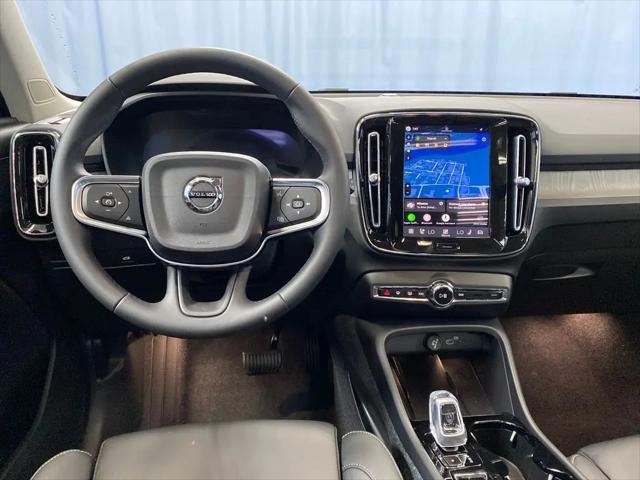 2026 Volvo XC40 Plus, B5 AWD Gas (mild hybrid), Dark