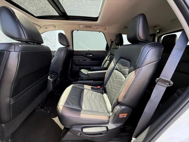 2023 Nissan Pathfinder Platinum 4WD