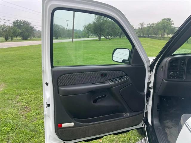 2003 Chevrolet Avalanche Base