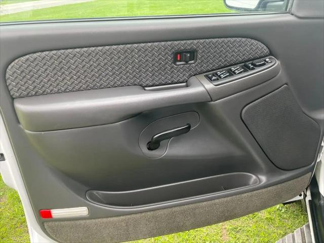 2003 Chevrolet Avalanche Base