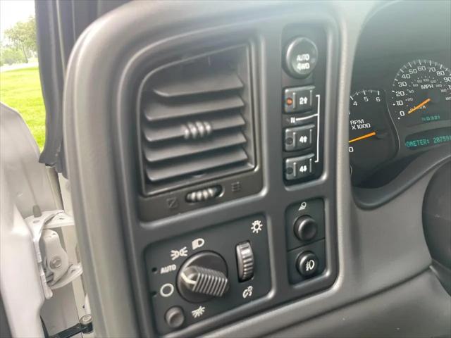 2003 Chevrolet Avalanche Base