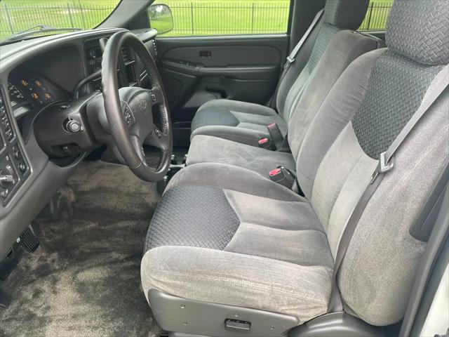 2003 Chevrolet Avalanche Base