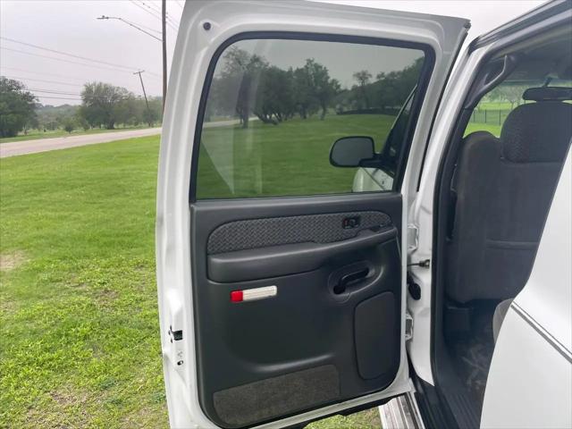 2003 Chevrolet Avalanche Base
