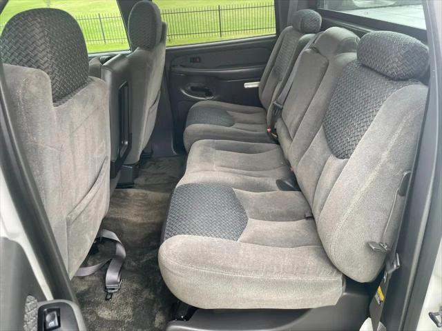 2003 Chevrolet Avalanche Base