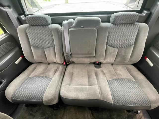 2003 Chevrolet Avalanche Base