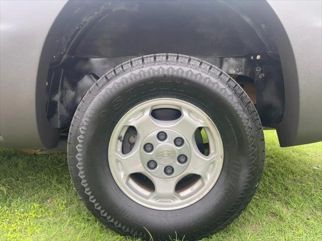 2003 Chevrolet Avalanche Base