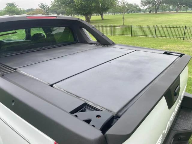 2003 Chevrolet Avalanche Base