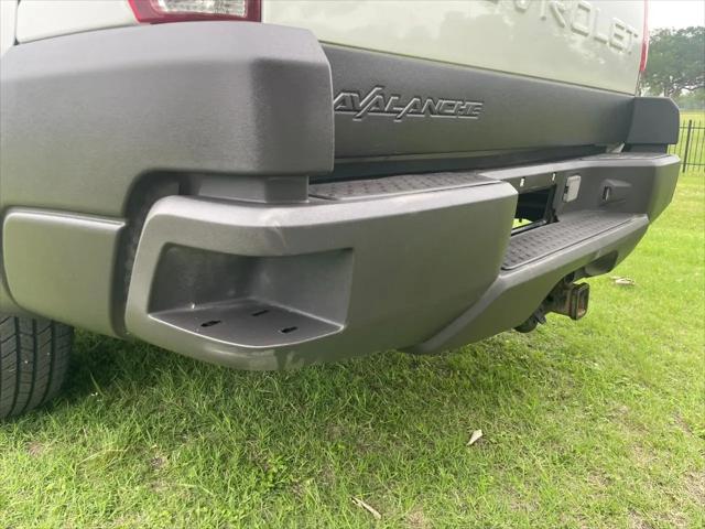 2003 Chevrolet Avalanche Base