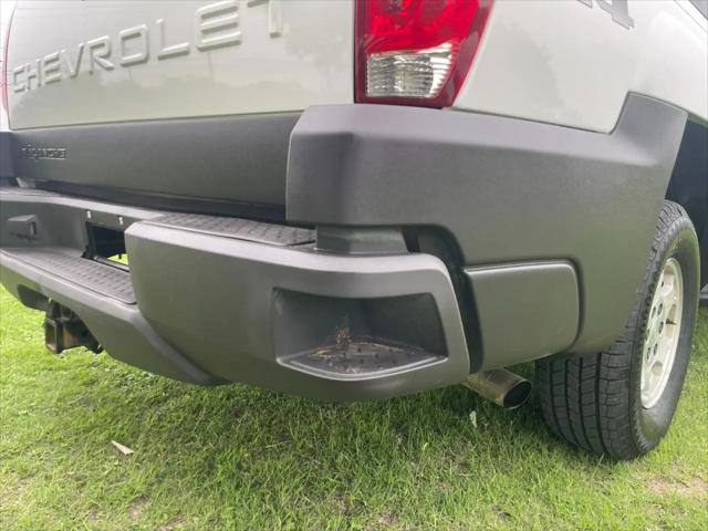 2003 Chevrolet Avalanche Base