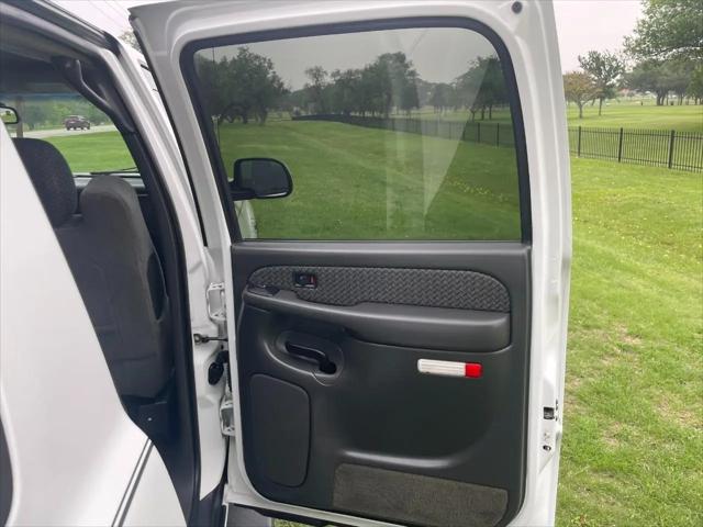 2003 Chevrolet Avalanche Base