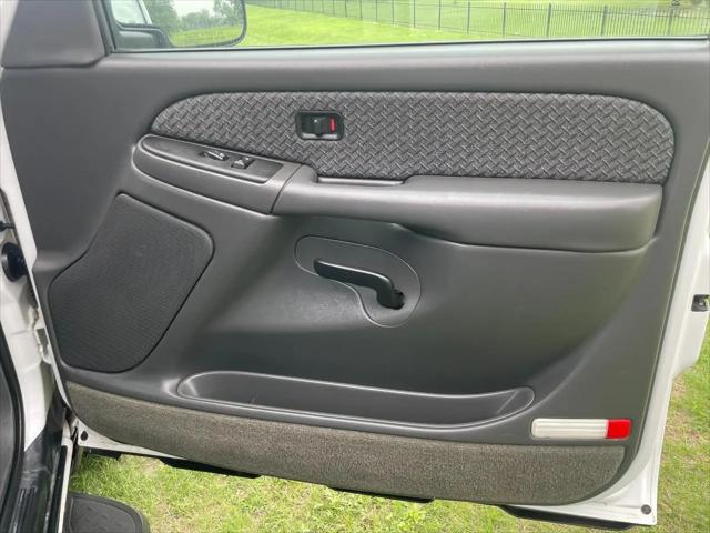 2003 Chevrolet Avalanche Base
