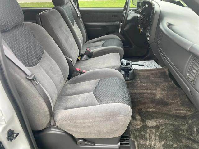 2003 Chevrolet Avalanche Base