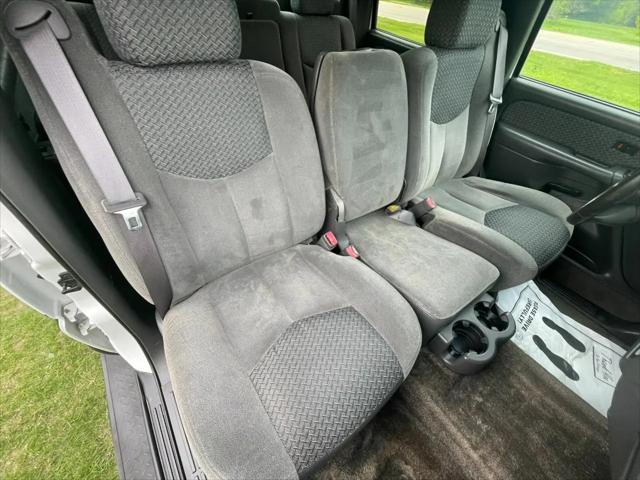 2003 Chevrolet Avalanche Base