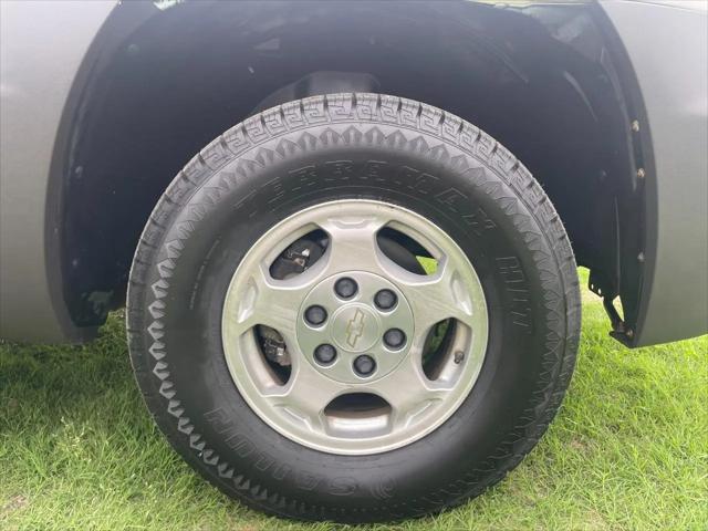 2003 Chevrolet Avalanche Base