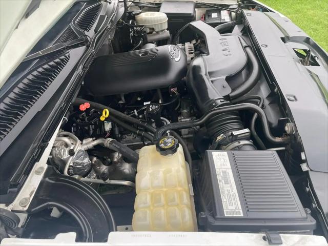 2003 Chevrolet Avalanche Base