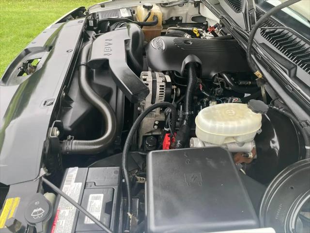 2003 Chevrolet Avalanche Base