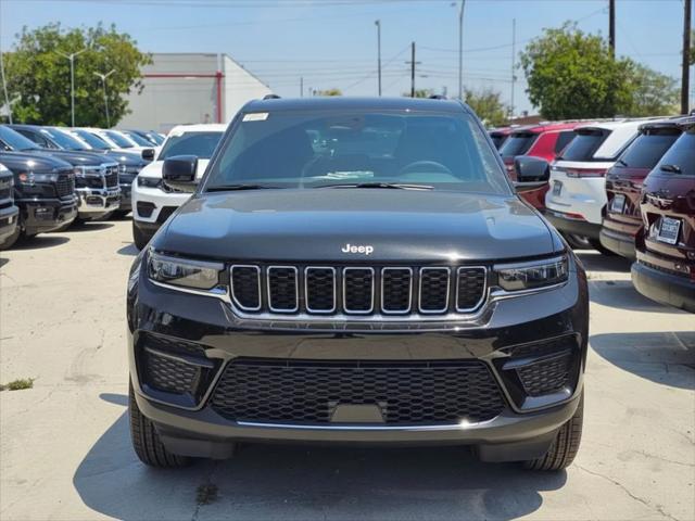 2026 Jeep Grand Cherokee Laredo 4x2