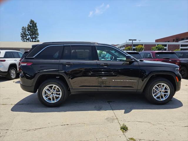 2026 Jeep Grand Cherokee Laredo 4x2