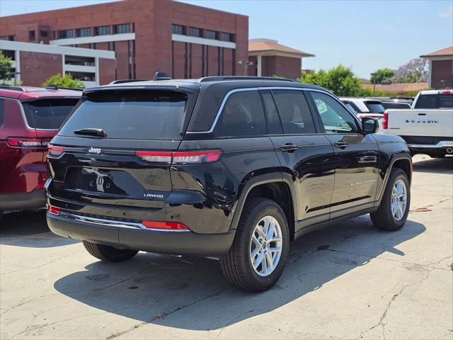 2026 Jeep Grand Cherokee Laredo 4x2