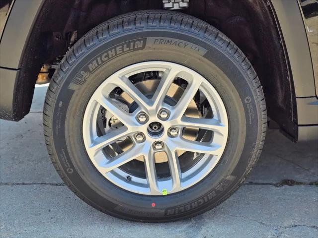 2026 Jeep Grand Cherokee Laredo 4x2