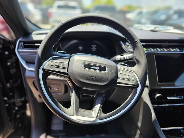 2026 Jeep Grand Cherokee Laredo 4x2